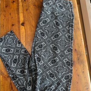 LuLaRoe Black and White Patterned Leggings